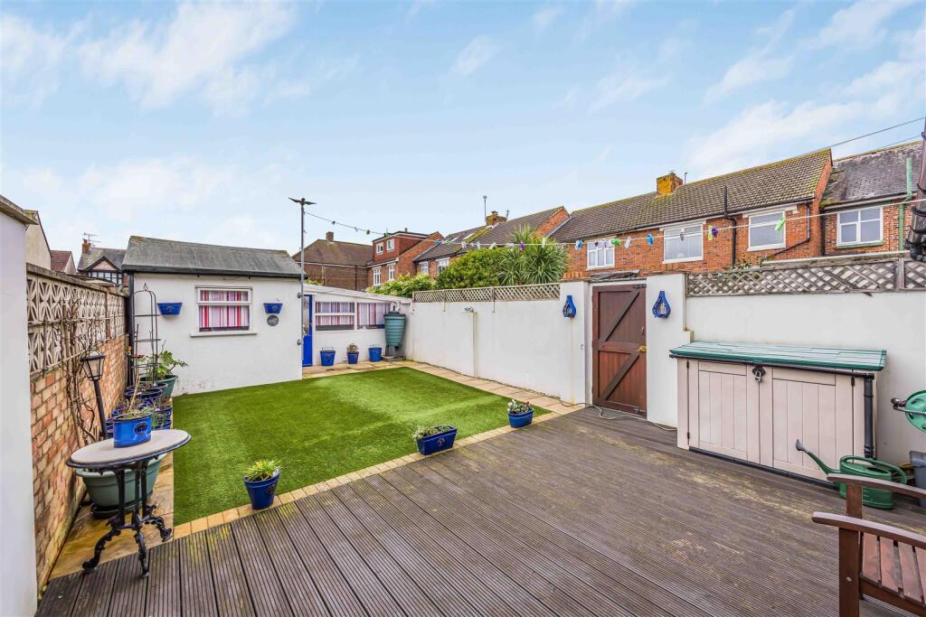 2A Wesley Grove, Copnor-Small-PorticoMarketing-Sol