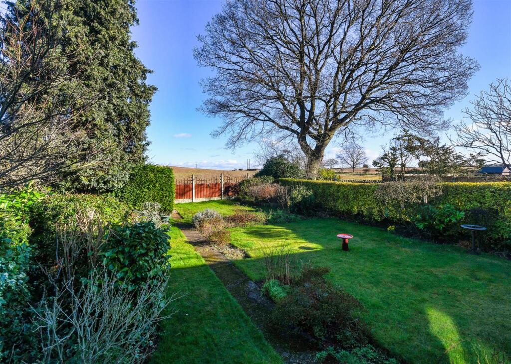 7 Yew Tree Road - Garden.jpg