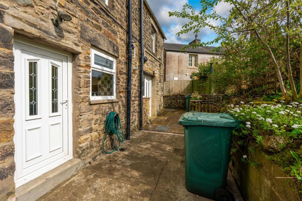 3 Baynes Cottage, Low Bentham, LA2 7EG-4.JPG