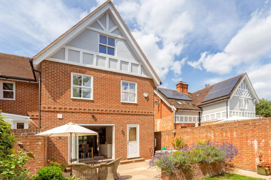 4 Cromwell Garden...