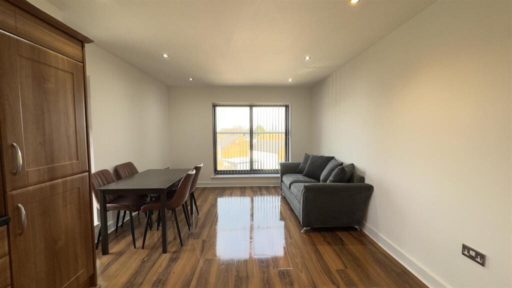 Living Area 2.jpg