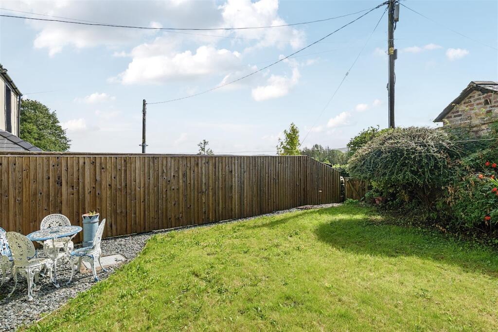 EXTERNALLY REAR GARDEN