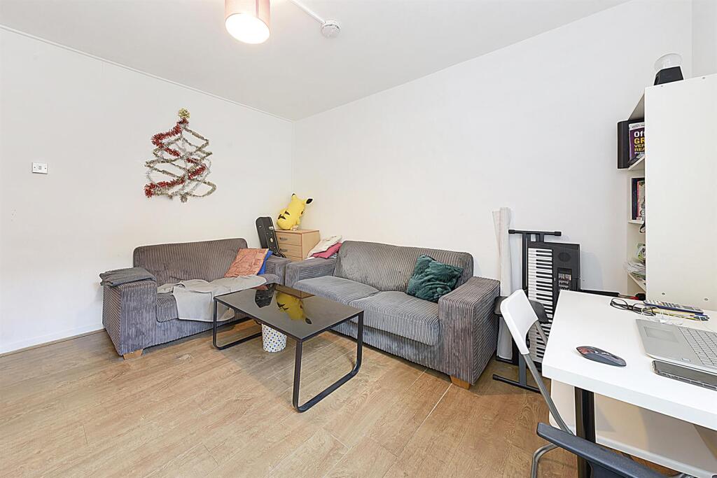 Aston Gray  12 Brunlees House (9).jpg