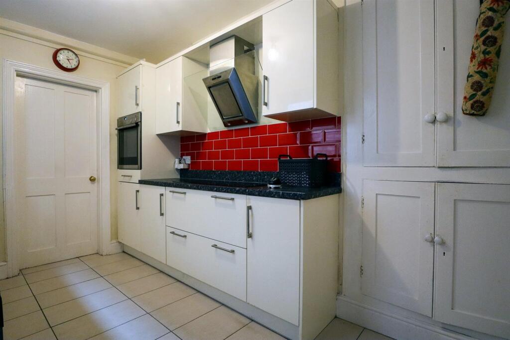 Kitchen (2).jpg