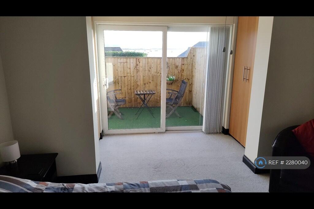 Bedroom Patio Door With Wardrobes Left &amp; Right