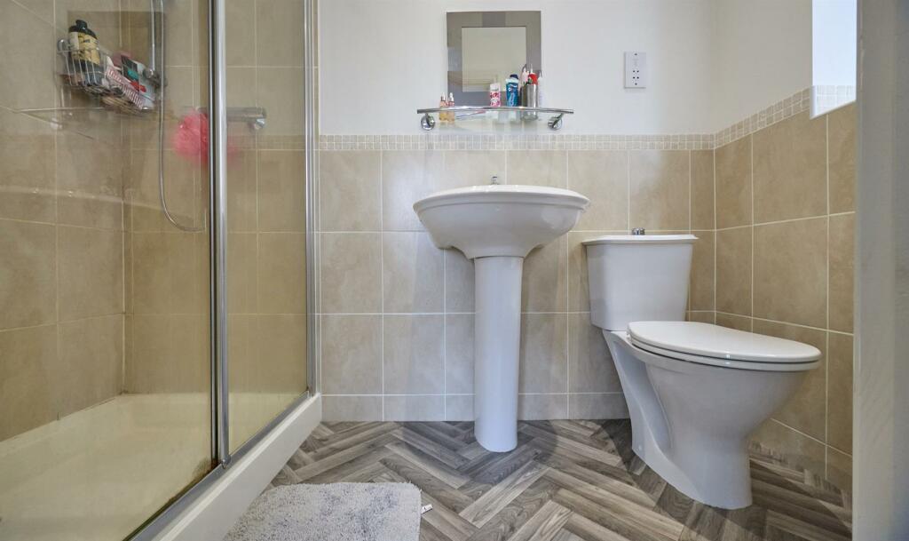 EN SUITE SHOWER ROOM