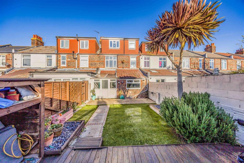 32 Hewett Road, Hilsea-Small-PorticoMarketing-Sold