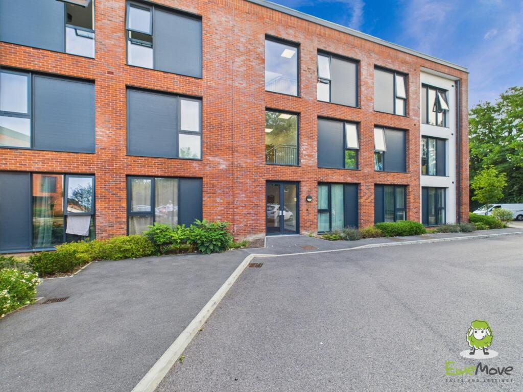 CAM03778G0-PR0266-STILL024