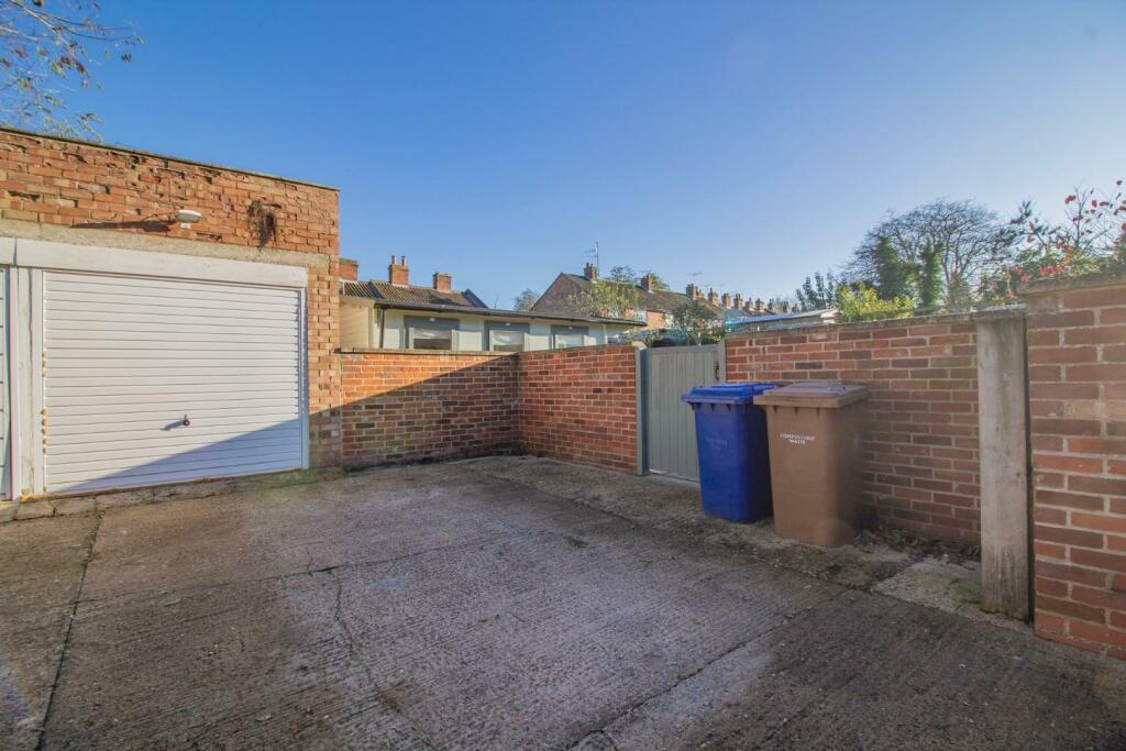3 Victoria Street [Garage + Parking Space] 01.jpg