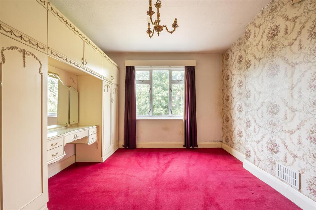 Hermitage Close, E18