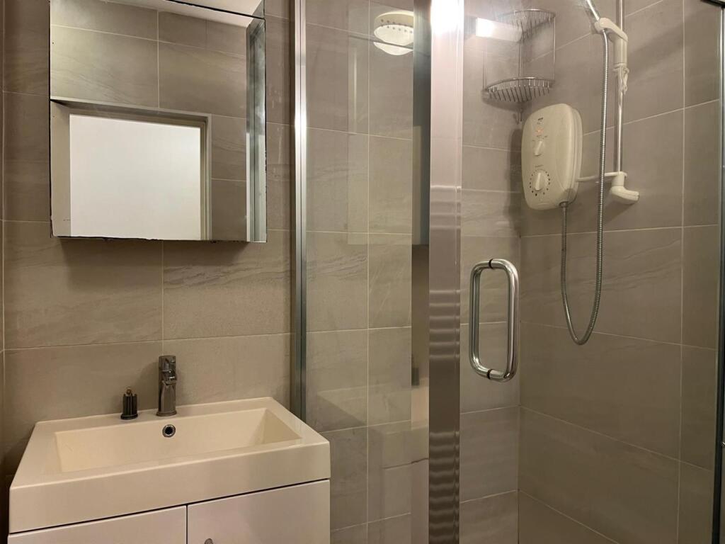 Shower Room.jpg