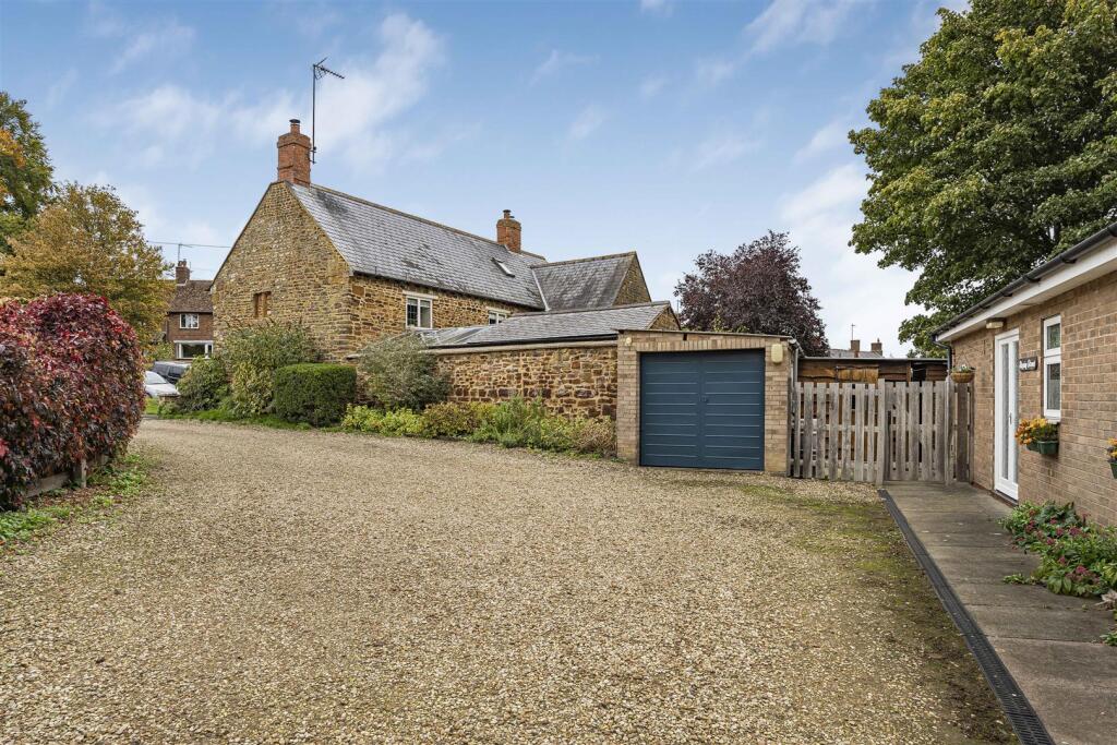 Stepping Stones, Stubbs Road