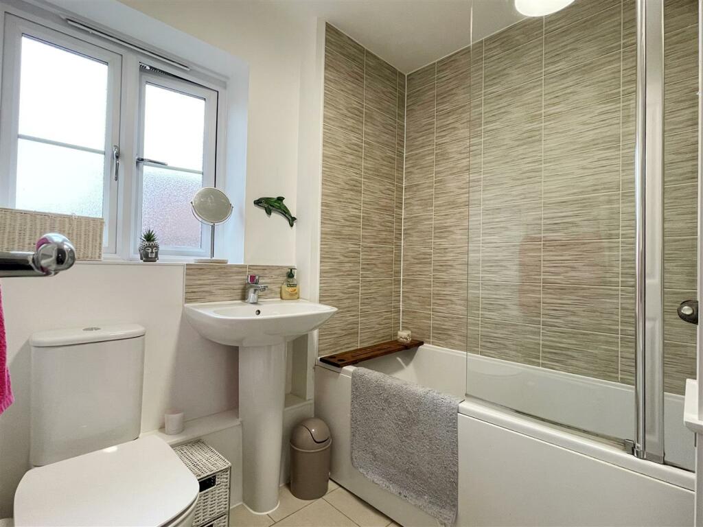 Bathroom 1.JPG