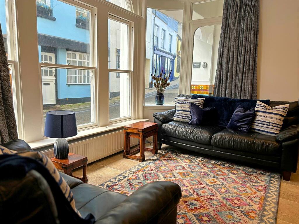 Lounge 2 .jpg
