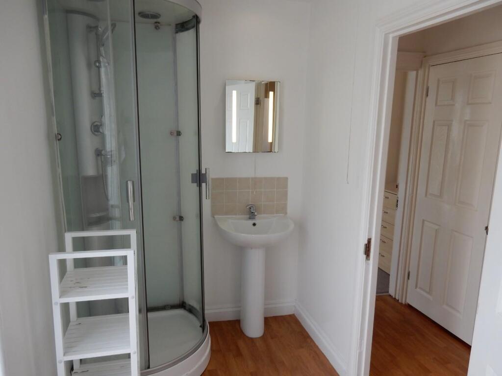 40 FH Upstairs Bathroom a.JPG