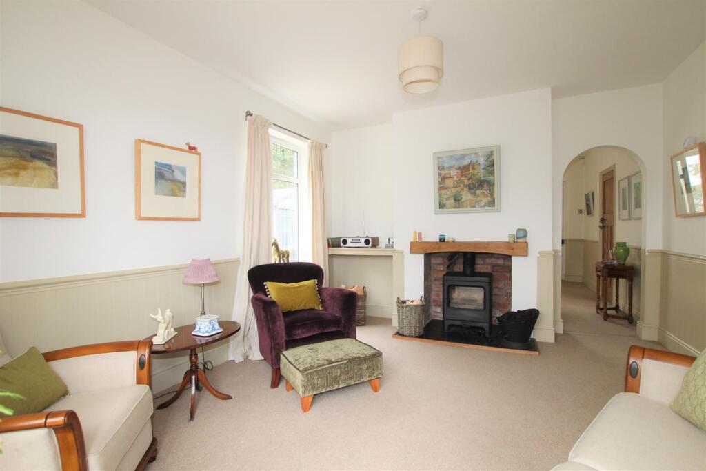 Living Room - d.JPG