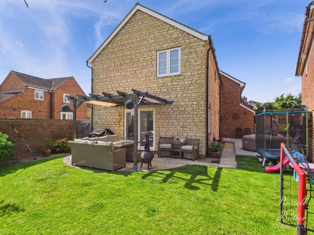 CAM01995G0-PR0322-STILL032