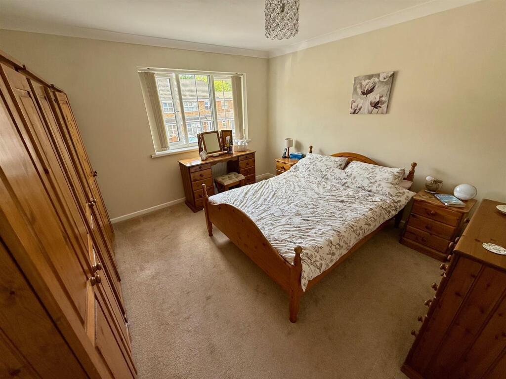 MR46 Bed1.jpg