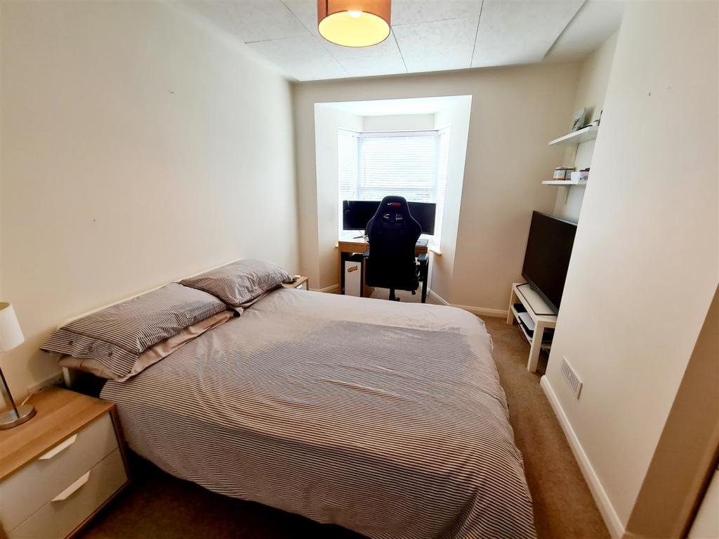 Bedroom 1.jpg