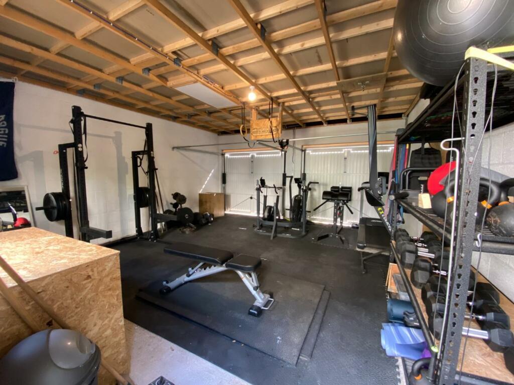 Garage / Gym