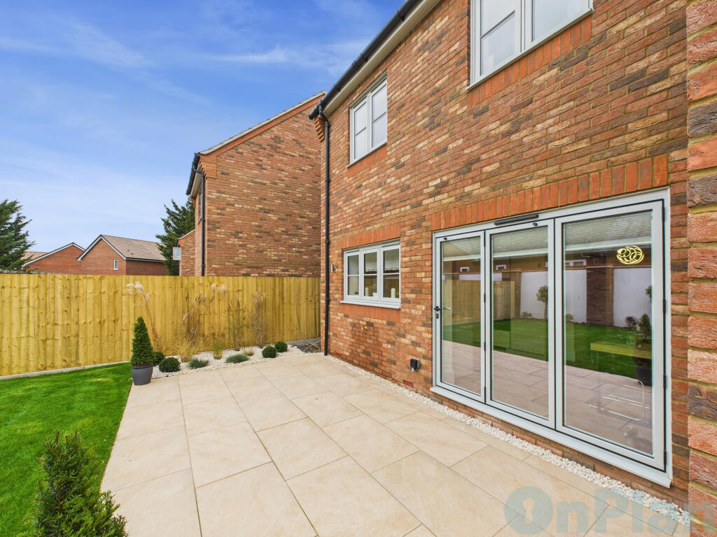 CAM04024G0-PR0040-STILL004