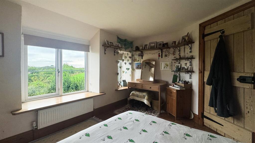 Bedroom 3 (12).jpg