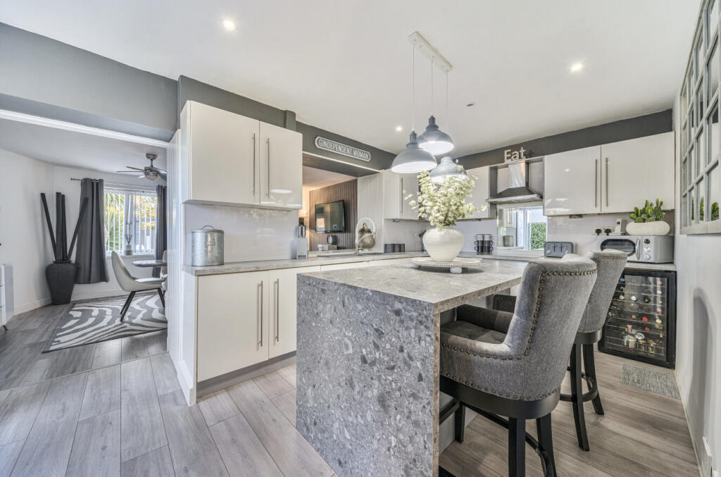 1360091-10-68d4ff...