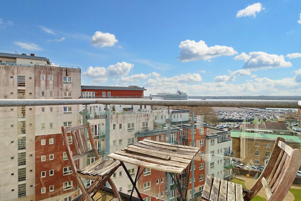 Flat 48, Oceana Boulevard, Briton Street, Southampton,    SO14 3HU