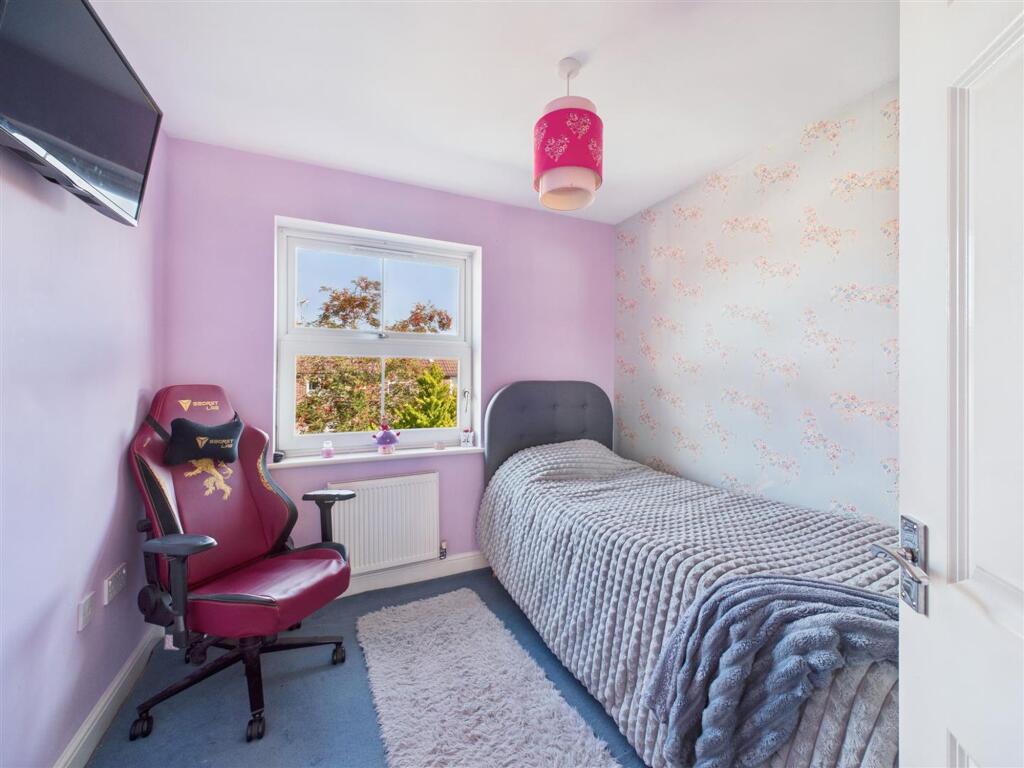 BEDROOM 4