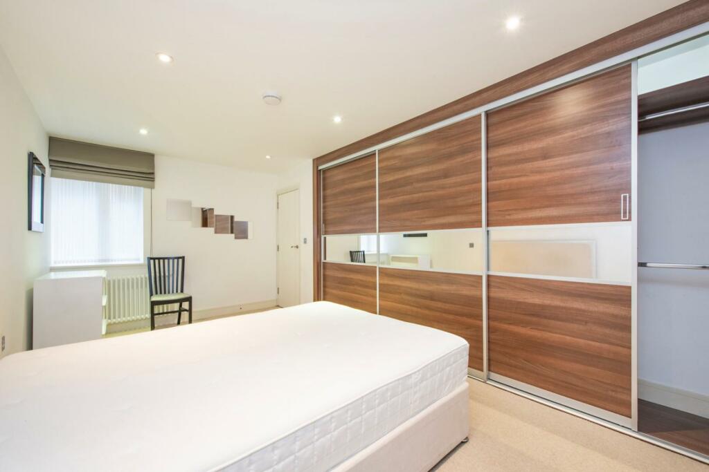 BATHROOM 1  b.jpg
