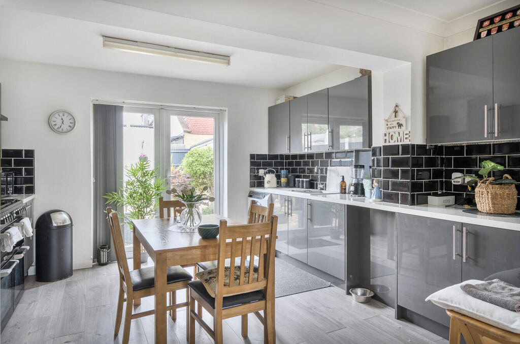 1303292-15-683ed2...