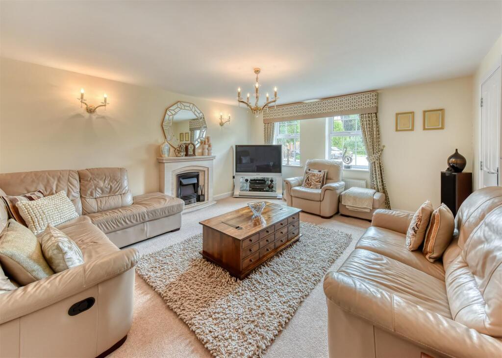 4 Great Hall Grove-lounge2.jpg