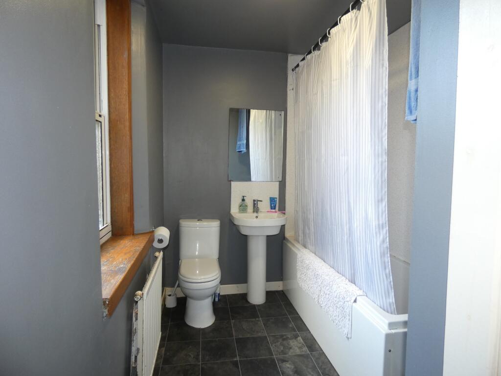BATHROOM B