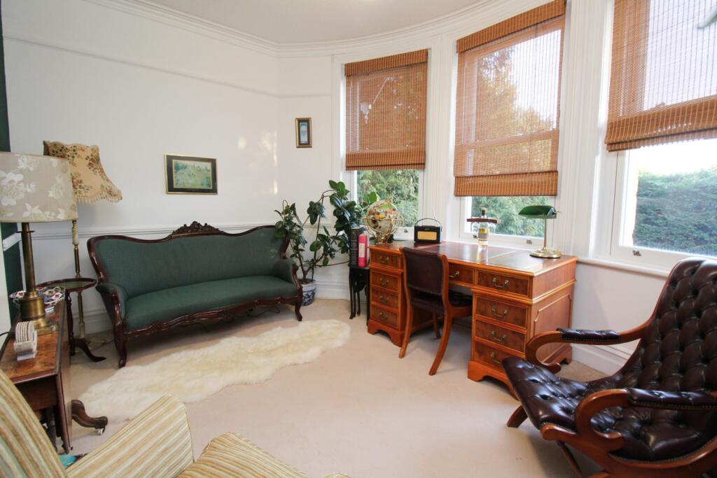Lounge.