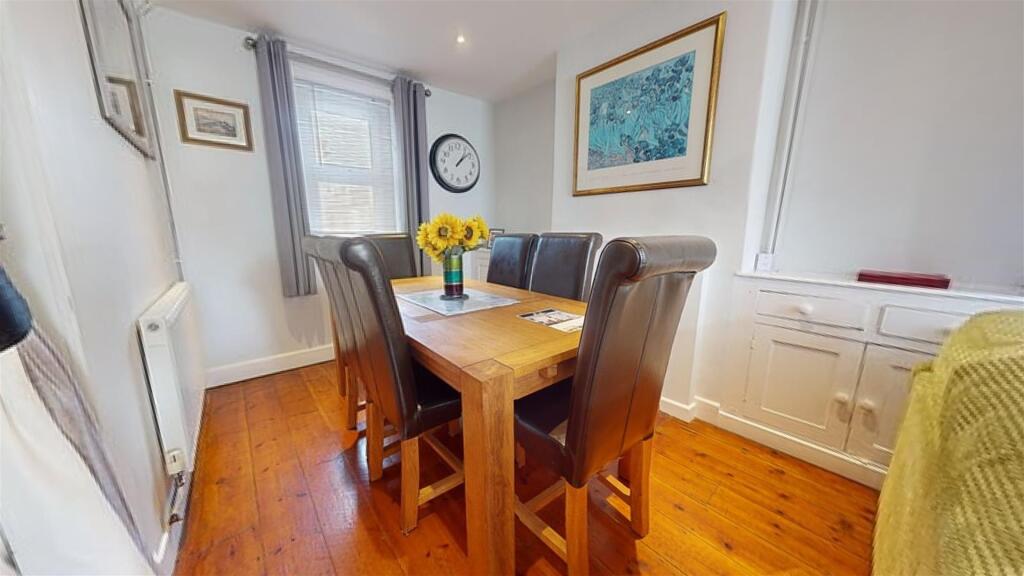 DINING ROOM.jpg