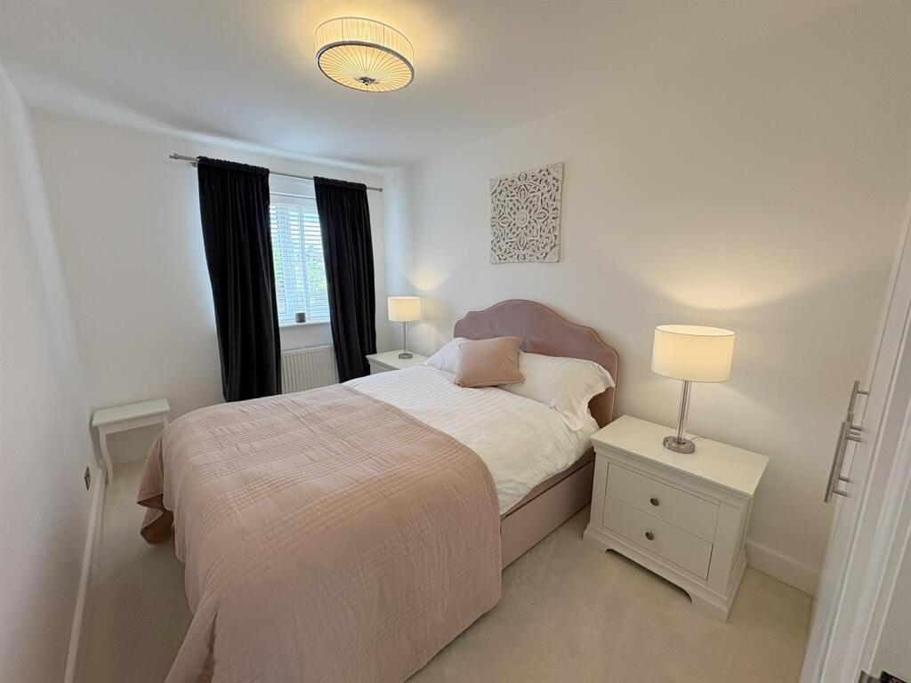 BEDROOM 2