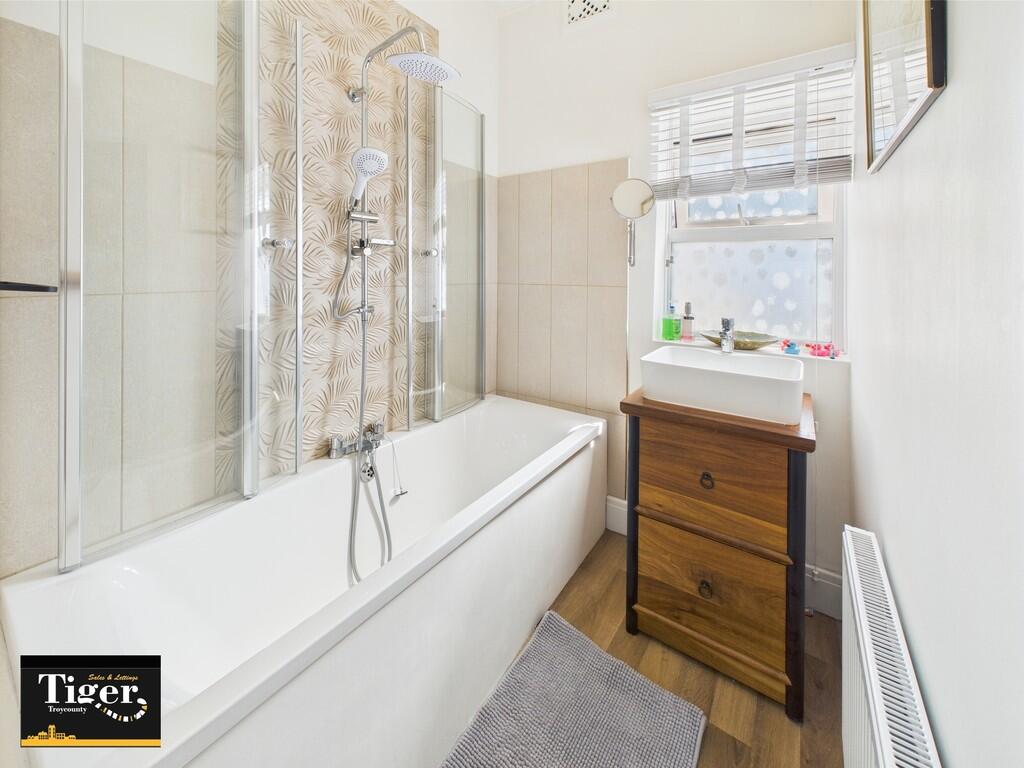 CAM02176G0-PR0579...