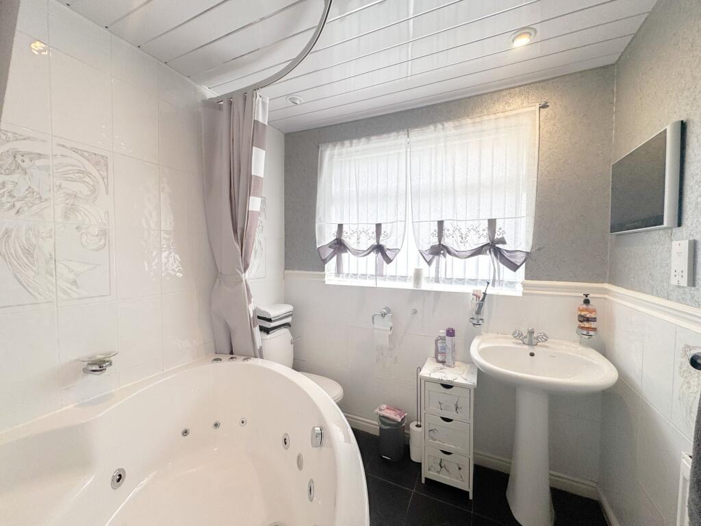 Large family bathroom