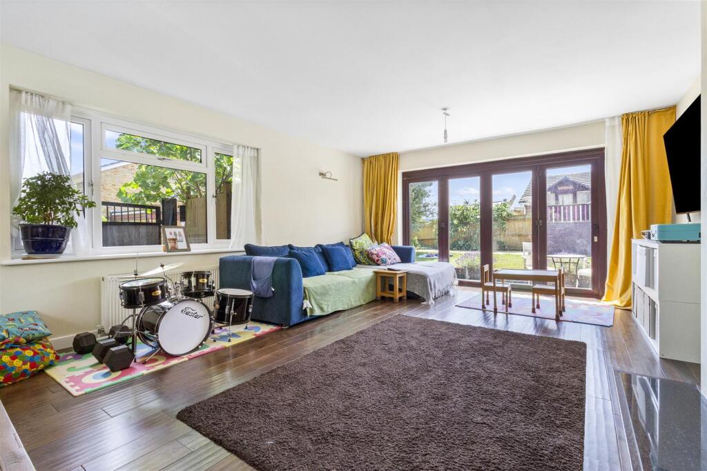 Whylands Crescent, 12_004.JPG