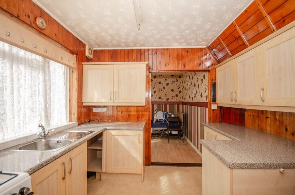 Kitchen pic 2.jpg