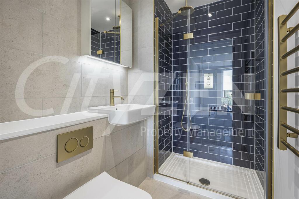BATHROOM (SIMILAR APARTMENT)