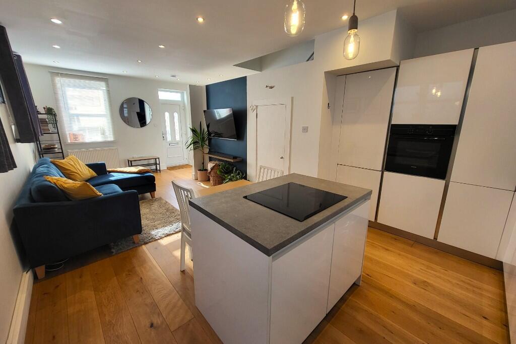 Kitchen &amp; Living