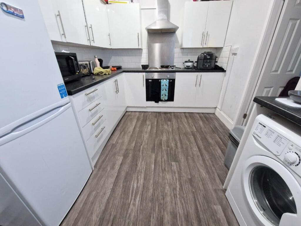 windy left kitch.jpg