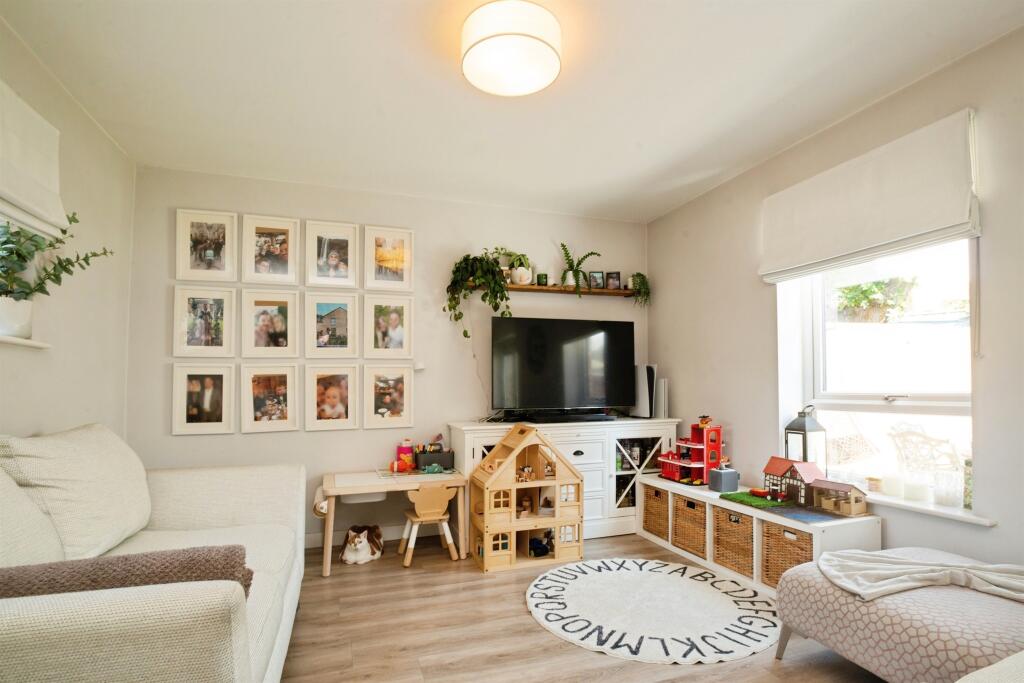 Lounge/ Dining/ Kitchen Area