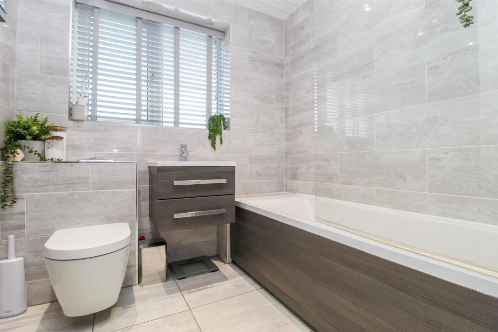BATHROOM/W.C.