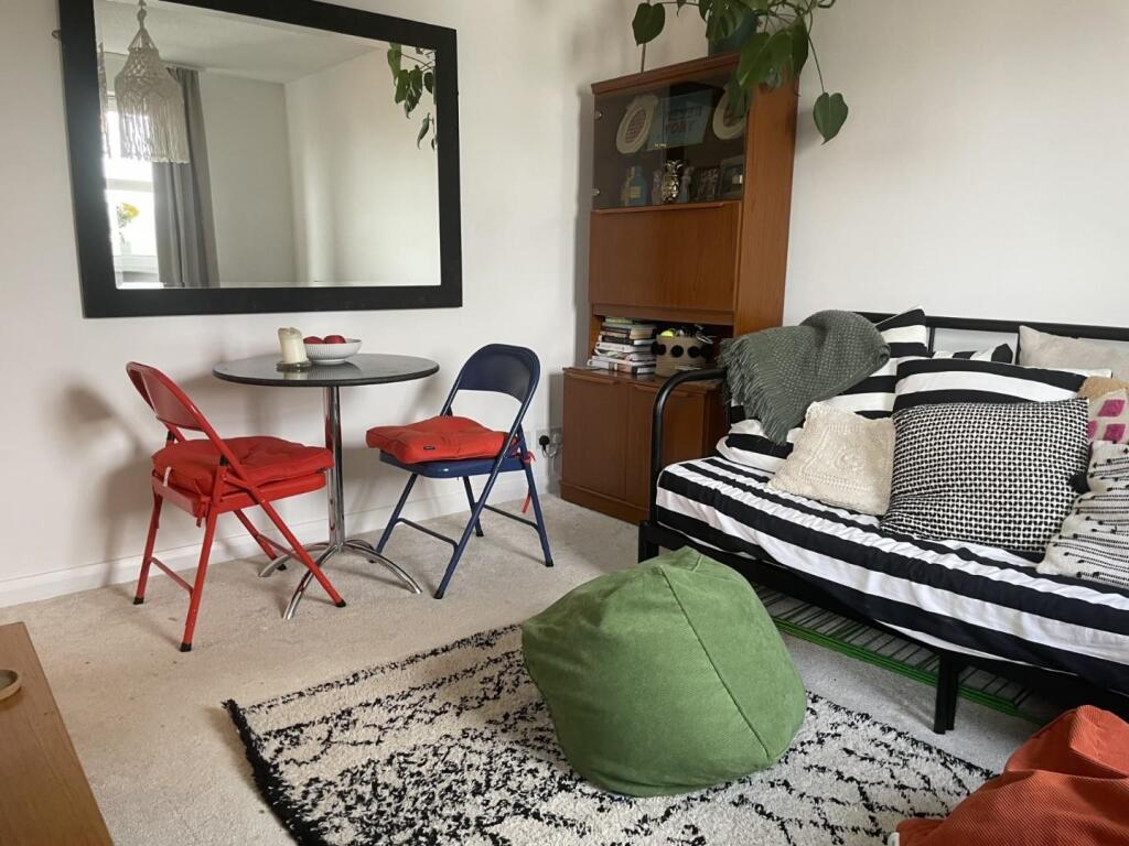 Lounge 2.jpg