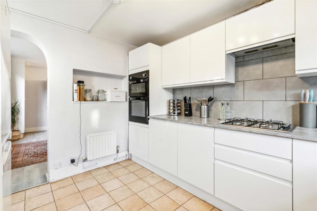 Kitchen (1).jpg