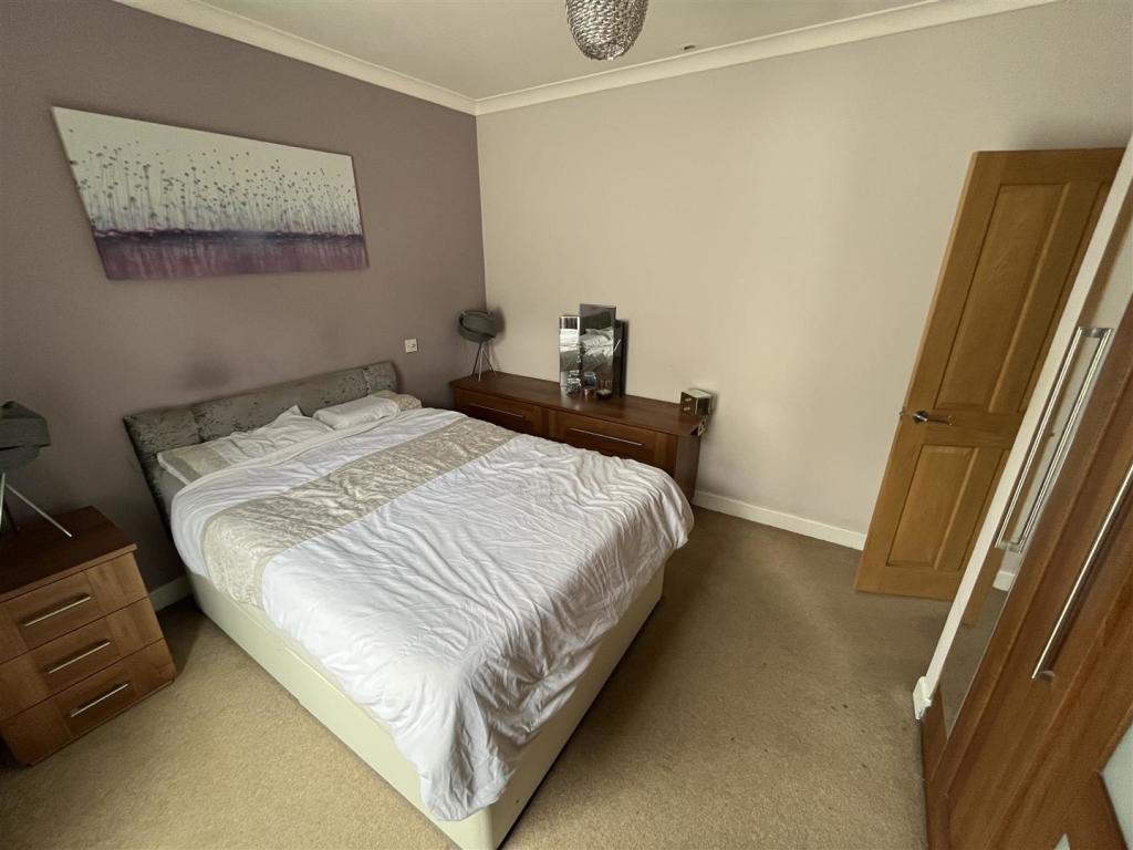 Bedroom 1 Aspect 2.jpg