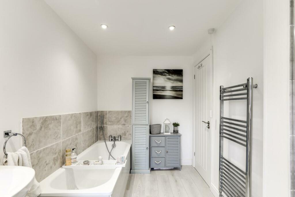 Luxury Bath/Shower Room