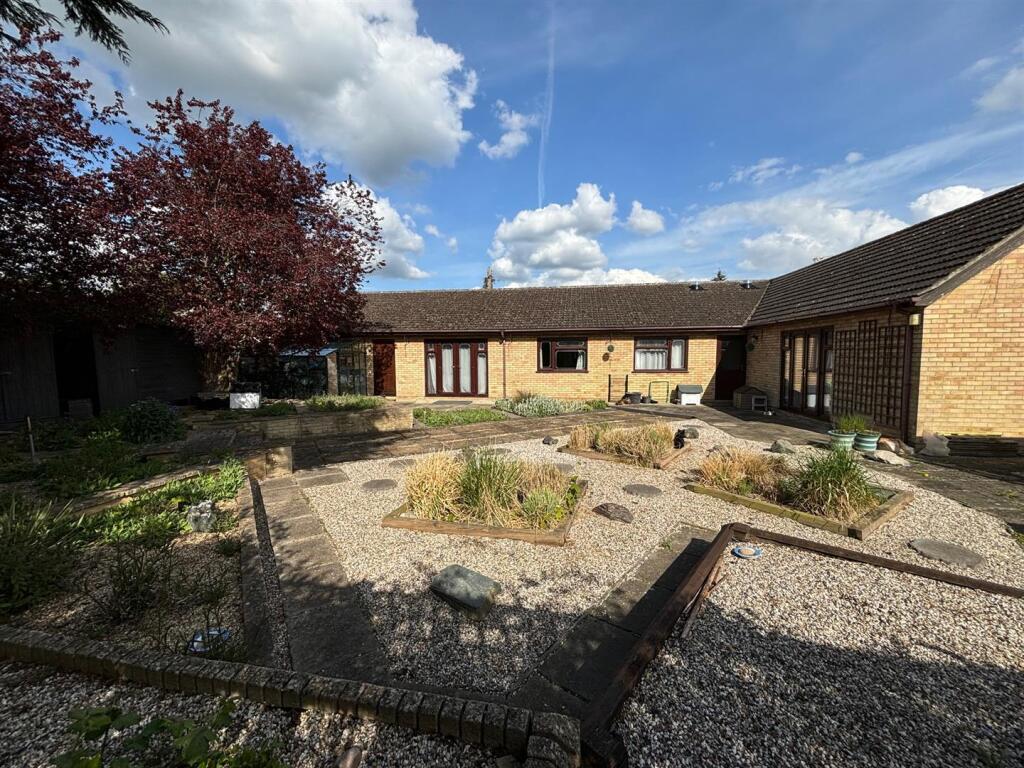 Main Road, Willisham